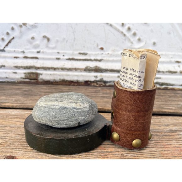 Vintage Alaska Art Match Safe Flint Rock Leather Artist Signed - Picture 9 of 11